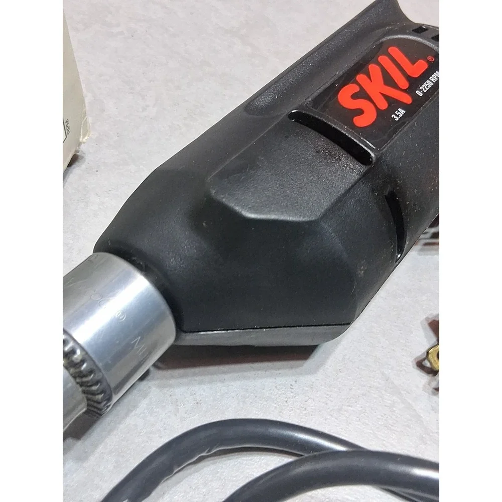 SKIL 6215 3/8 Variable Speed Reversing Drill. Chuck Key, Box And Book Included
